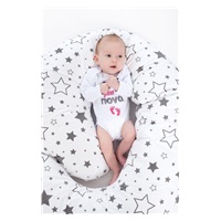 Univerzálny dojčiaci vankúš v tvare C New Baby Kvety biely