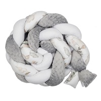 Ochranný mantinel do postieľky vrkoč New Baby Minka Sloníky bielo-sivý