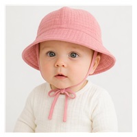 Dojčenský mušelínový klobúčik New Baby pink